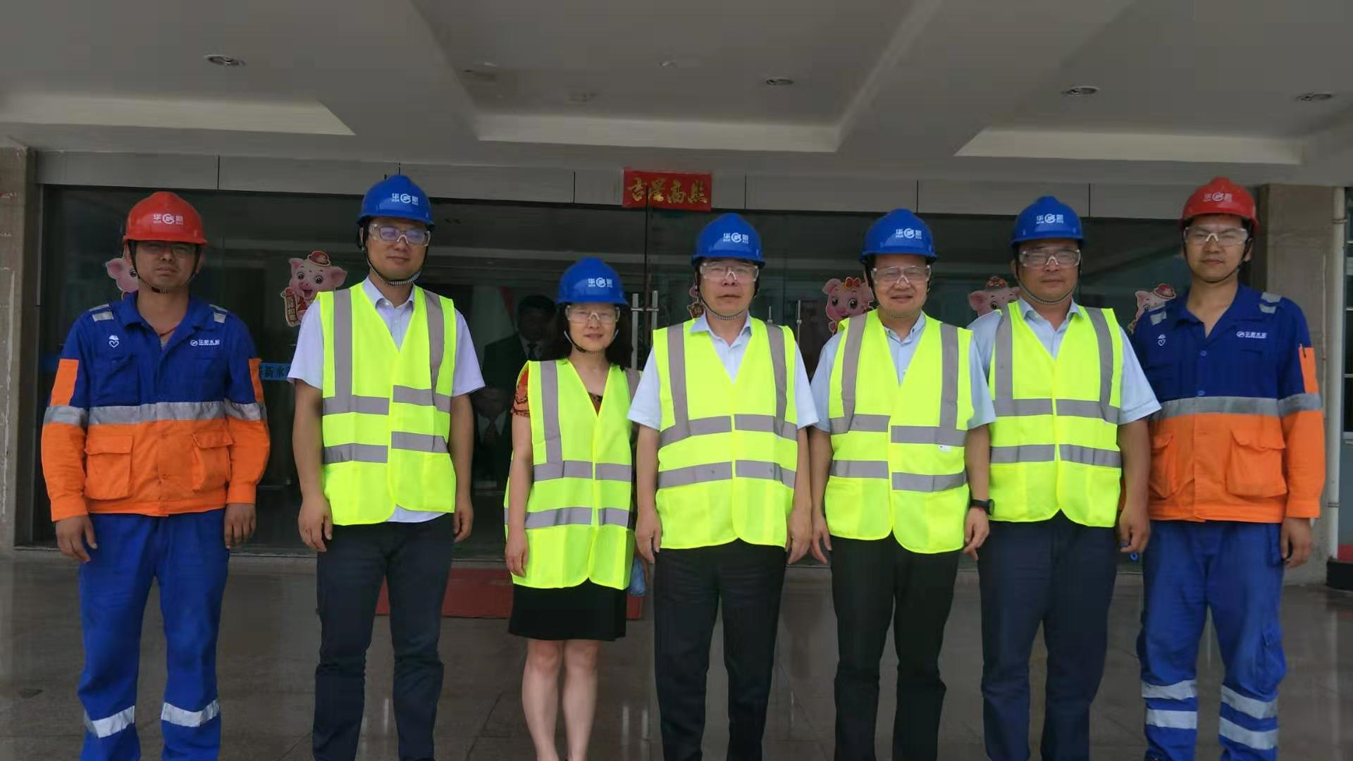 秭归工厂现场合影.png